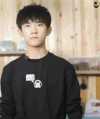 易烊千玺 帅气 明星 摇摆