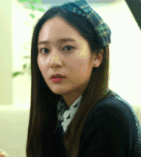 美女 长发 耳钉 眨眼睛