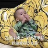 萌娃 本特利 在周末晚上关上了手机舒服窝在沙发里 可爱 搞怪 萌萌哒