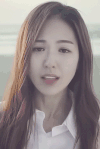 美少女 长发 白衬衫 唱歌