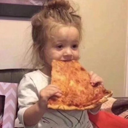 小女孩 吃大披萨 可爱 咬住