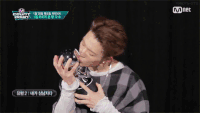 iKON bobby 美男 帅气 亲奖杯