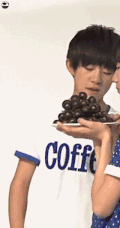 易烊千玺 青涩 可爱 TFboys 吃货
