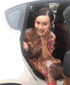 美女 汽车 长头发 微笑