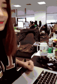 美女 键盘  长发 笑容