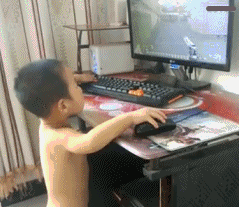 小孩 玩电脑 可爱