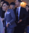 明星 行走 手势 眼镜