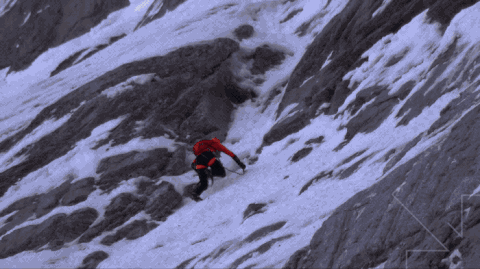 攀岩运动 下雪 爬山 红衣服