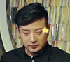 帅哥 转头 注视