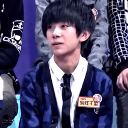 易烊千玺  少年 tfboys 微笑