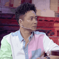 短发 红色 绿色 白色