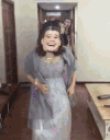 美女 长裙 戴面具 排队