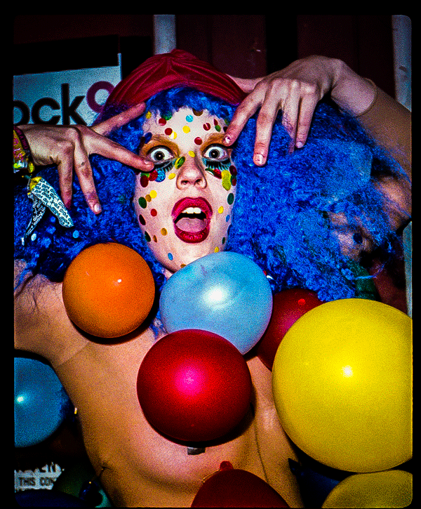 小丑 瞪眼睛 气球 蓝色头发