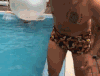 男子 纹身 气球 搞笑