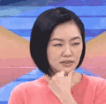 小s 翻白眼 粉衣服 转头