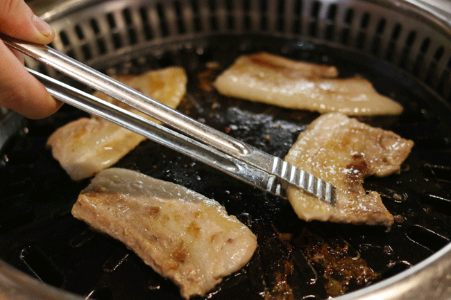 烤肉 翻动 诱人 美食 韩式