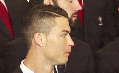 c罗 帅 张望 偷笑 可爱 Cristiano Ronaldo
