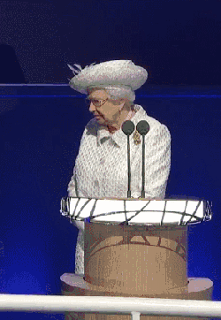 手势 演讲 英国女王 讲话