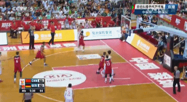 中国男篮红队 篮球赛 观众 欢呼