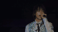 男孩 唱歌 麦克风 演唱
