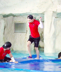 G-Dragon 跳绳 戏水 爱玩