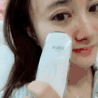 美女 大眼睛 手指 红嘴唇