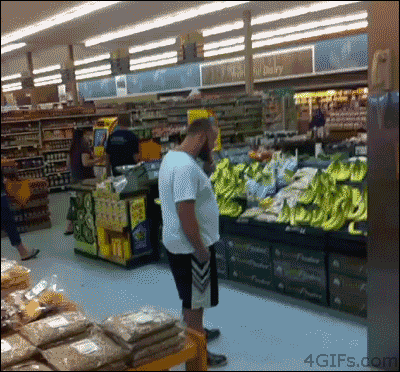 香蕉  飞出来的香蕉 倒下 超市
