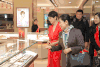 人群 购物 金店 饰品