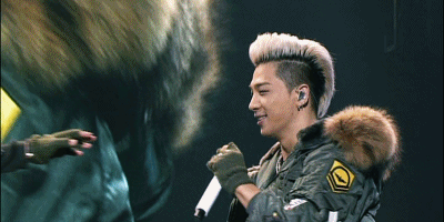 BIGBANG 舞台 话筒 开心