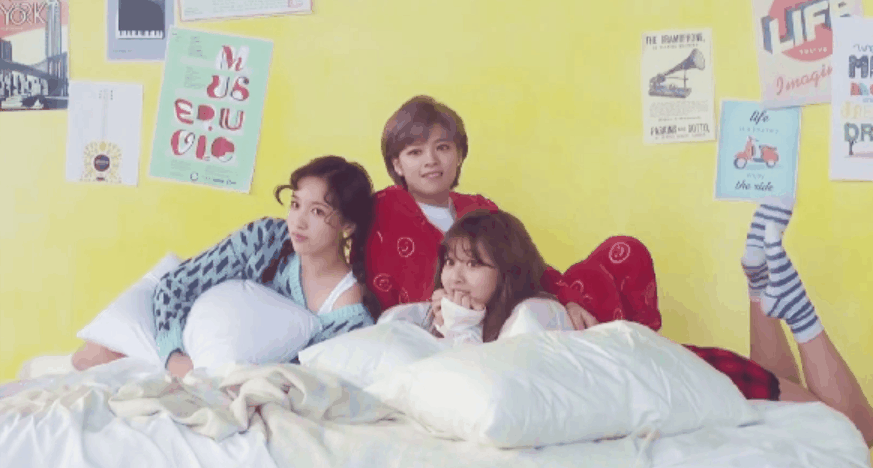 KNOCK&KNOCK&MV花絮 twice 可爱 少女 拍照 睡衣