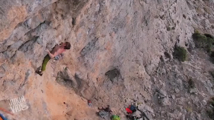 攀岩 rock climbing
