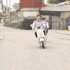 帅哥 笑容 摩托车 马路