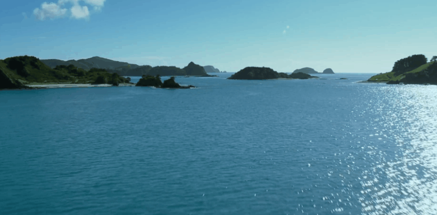 地球上的神话之岛 孤岛漂泊 新西兰 波光粼粼 海水 风景