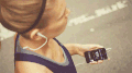 健康 黑发 漂亮的 美丽的 跑 女孩 苹果 幸福 可爱的 健身 女人 金发女郎 iPod 雨衣 动机 运动 健康的 锻炼 健康的饮食 健康生活 iPod 适应 健身的博客