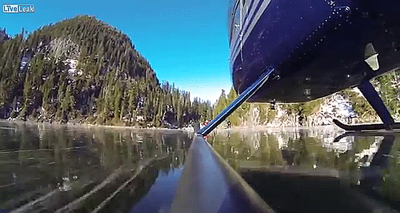 直升机 起飞  河流 加速
