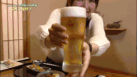茅野爱衣 干杯 酒 泡沫 啜