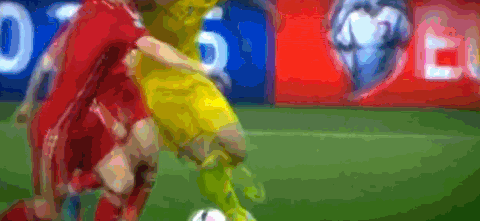 足球 运动员 跪地 黄色