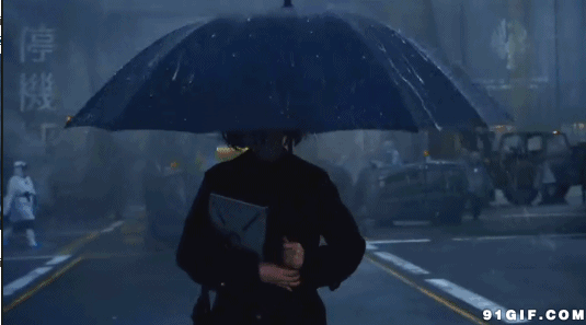 黑衣 女人 雨中 打伞