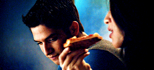 影视 吃饭 聊天 幸福 微笑