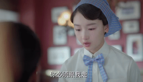 周冬雨 你必须跟我走 山海 沙发 靠窗 玻璃 窗户 掩护