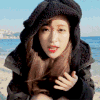 美女 说话 蹲着 大海