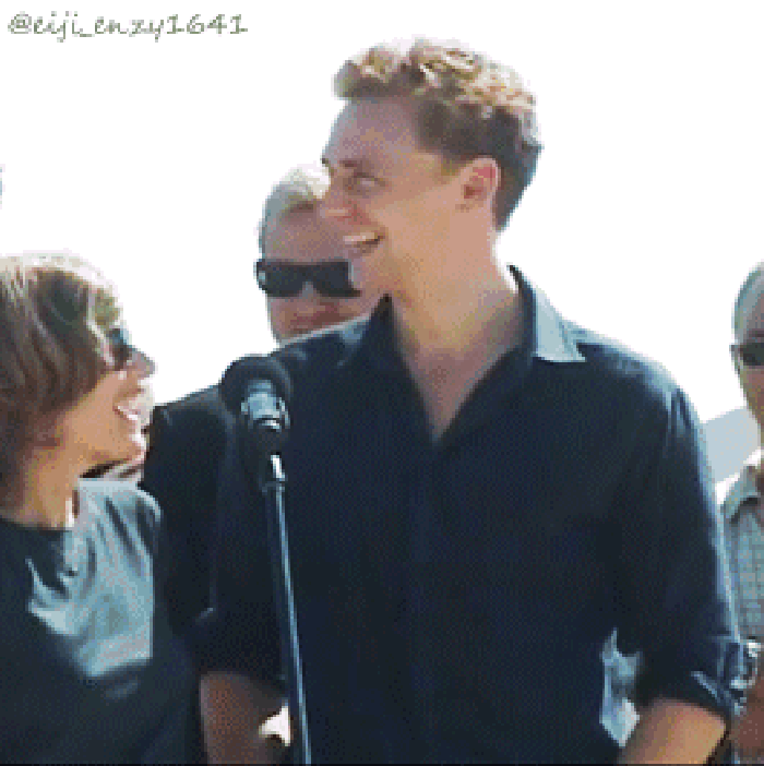 Tom Hiddleston 微笑 帅气 男神