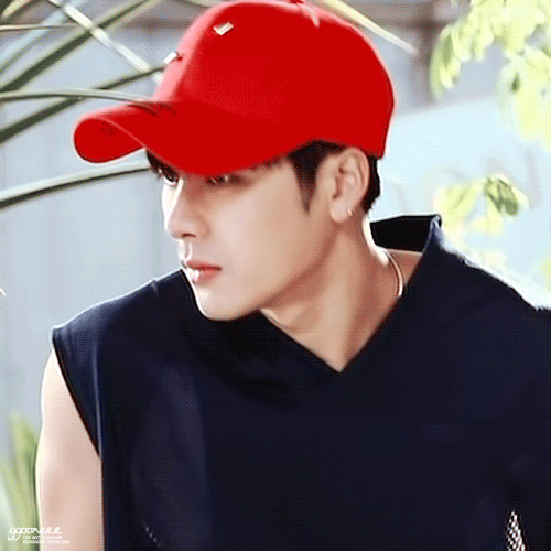 王嘉尔 帅气 可爱 红帽子