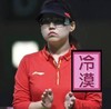 冷漠 运动员 拍手 严肃