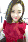 美女 红色的绒绒衣 眨眼 顽皮