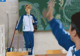 鹿晗 帥氣 短發(fā) 足球