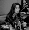美女 伸舌头 可爱 麦克风