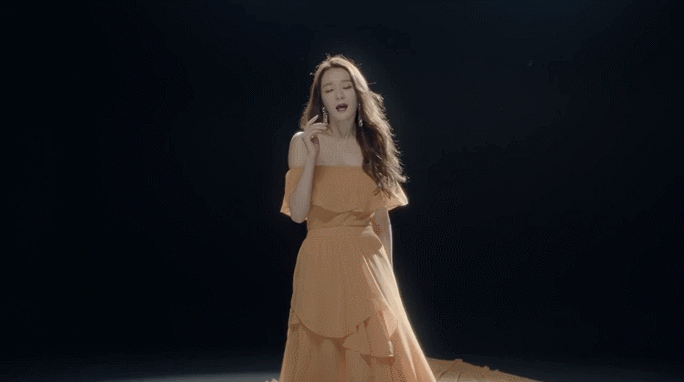 Davichi MV 在我身边的是你 抬手 美女 逆光 风吹发丝