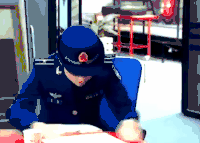 国内 美女 手势 警察