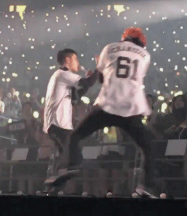 exo 都暻秀 朴灿烈 跳舞